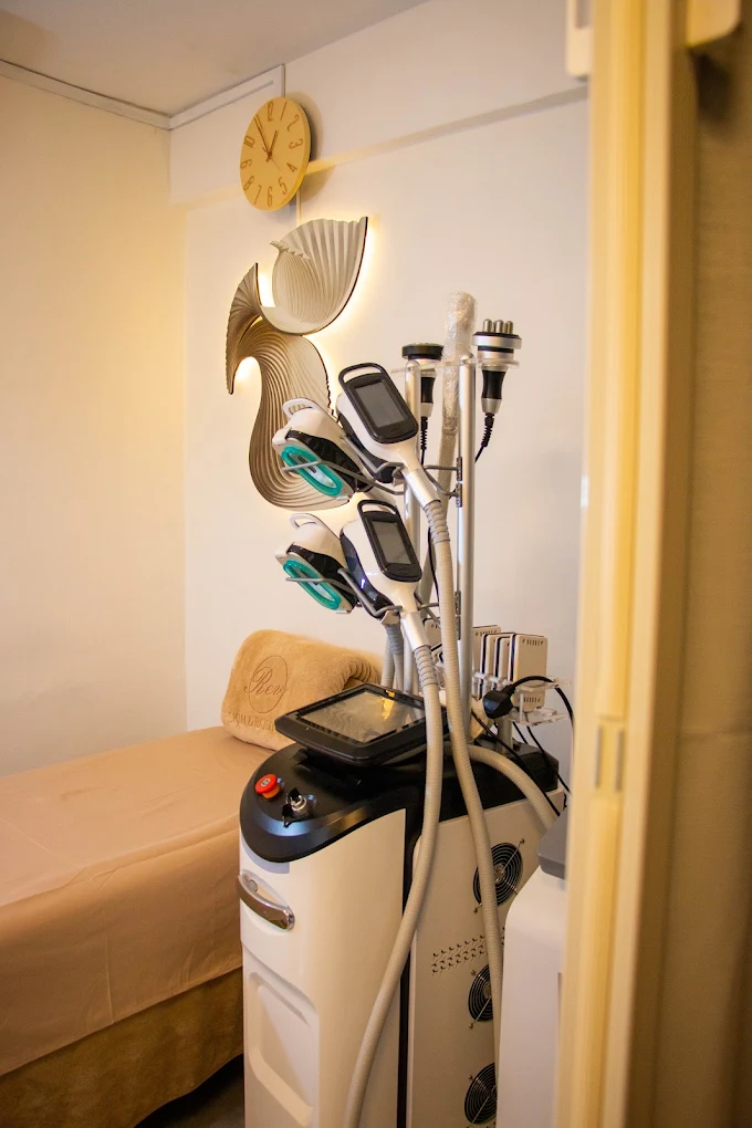Reve treatment room with warm lighting and body care equipment
